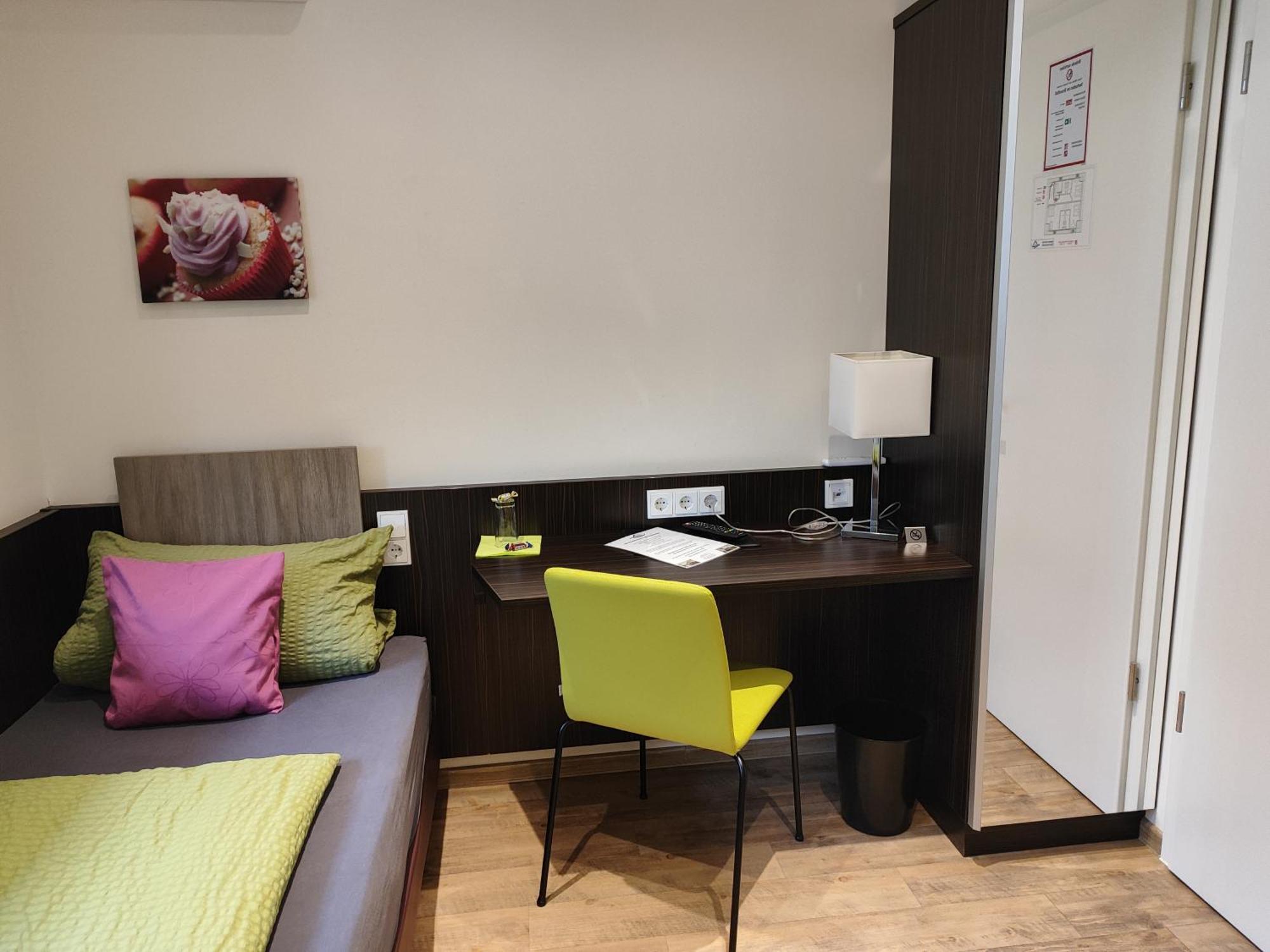 Hotel Gaestehaus Stock Zimmer Sahnehaeuble FDH Exterior photo